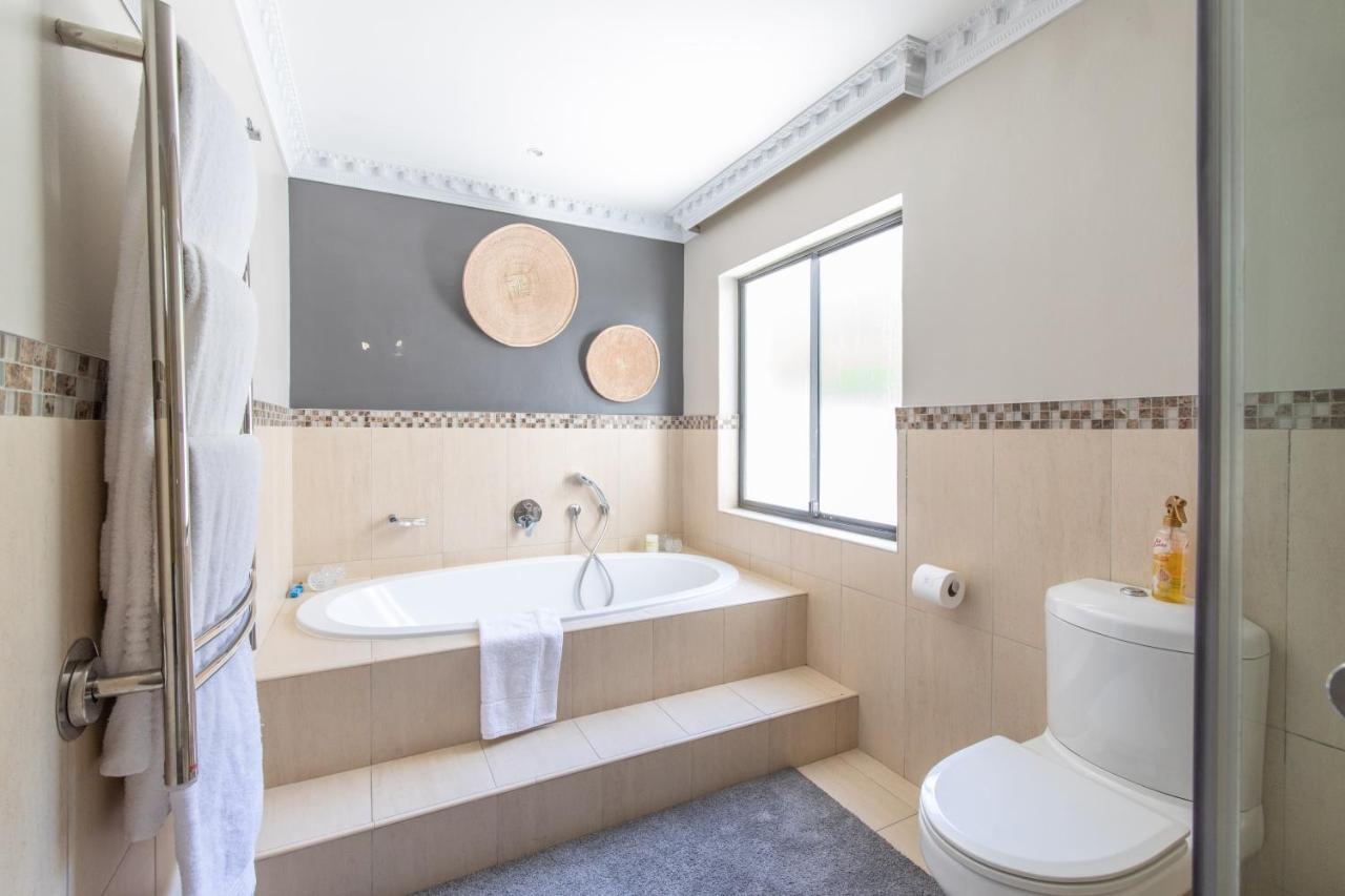 Oceana Palms Luxury Guest House Gordonʼs Bay Екстериор снимка