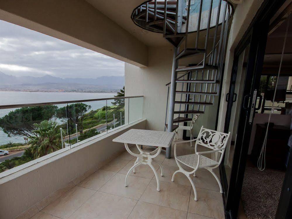 Oceana Palms Luxury Guest House Gordonʼs Bay Екстериор снимка